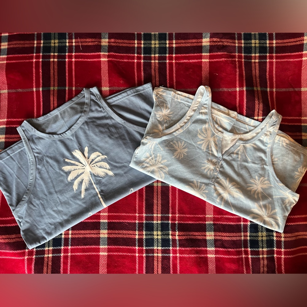 Set of 2 tank tops - NEW
